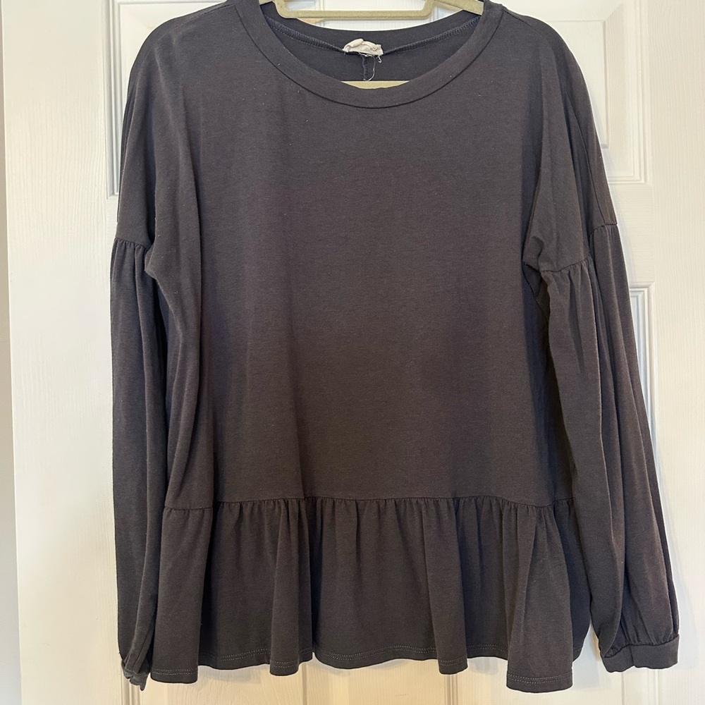143 Story Charcoal Peplum Long Sleeve Top - Size Medium - Boutique Style